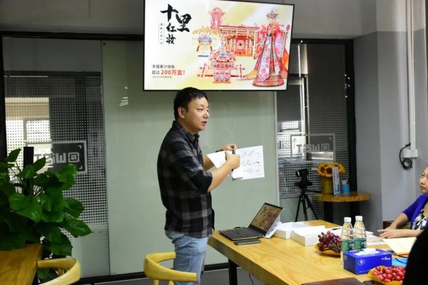 拼酷金属模玩博览馆设计
