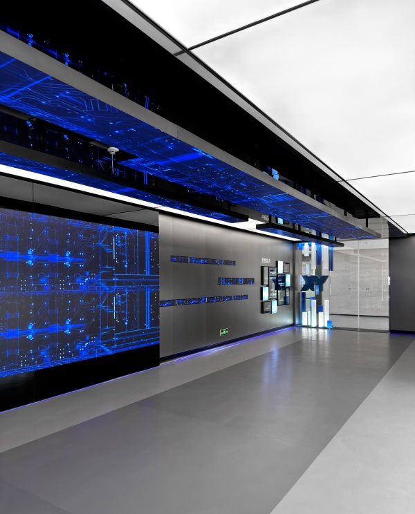 以光为刃，筑就科技剧场：盈科电子展厅篇的光影叙事美学