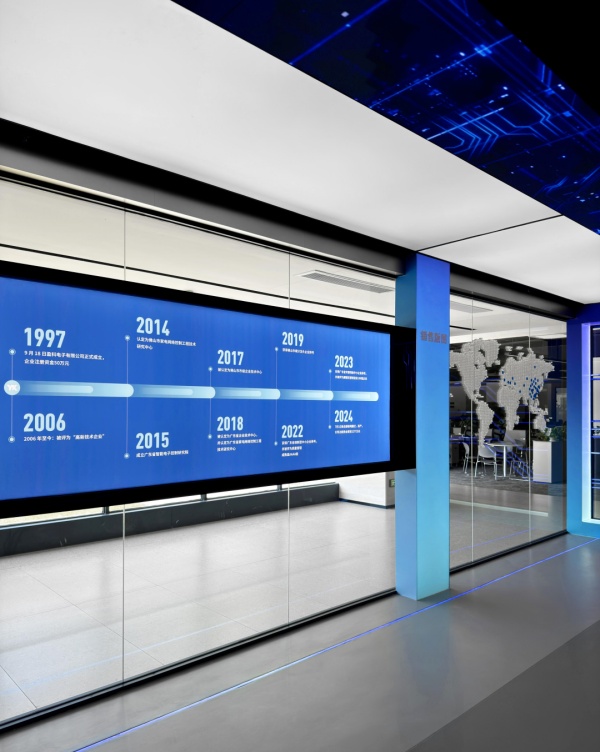 以光为刃，筑就科技剧场：盈科电子展厅篇的光影叙事美学