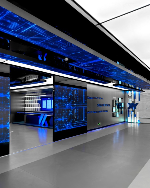 以光为刃，筑就科技剧场：盈科电子展厅篇的光影叙事美学