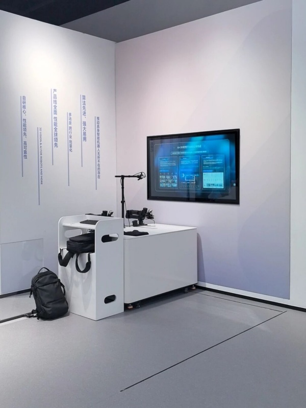 隐形智慧：展厅空间里的极简美学与取电革命