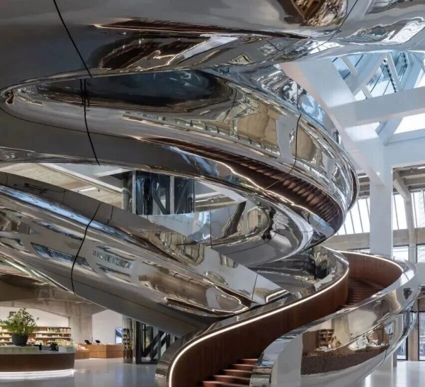 展厅设计的“流动灵魂”：楼梯设计如何重塑空间体验？