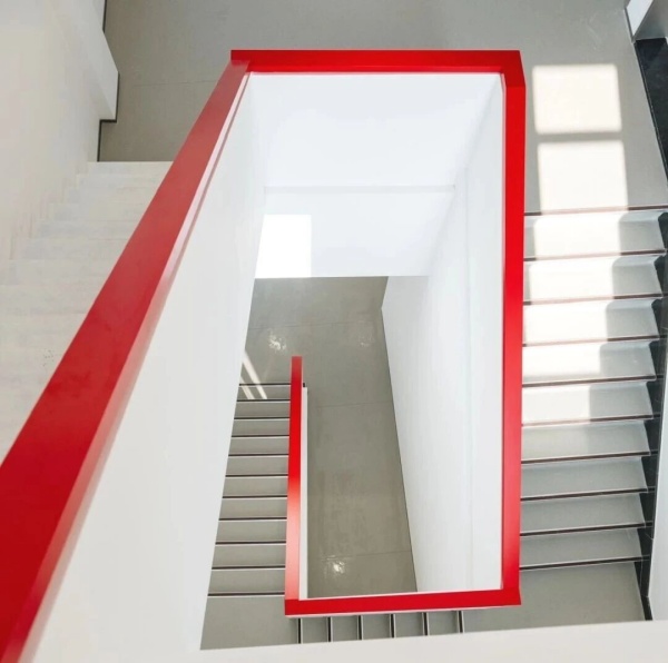 信可威打造连贯的展厅办公一体化案例赏析