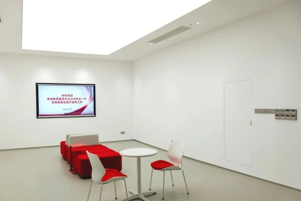 信可威打造连贯的展厅办公一体化案例赏析