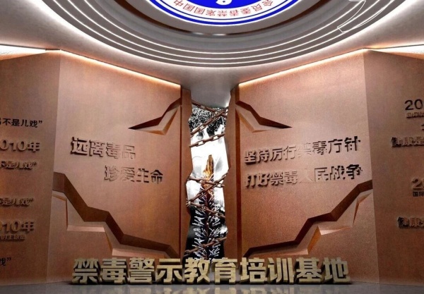 不是所有展厅都要“美”，有些必须“痛”